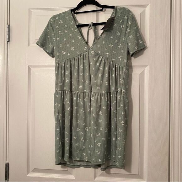 NWT 21 Saints green floral medium v neck open tied back midi summer dress - Picture 1 of 10